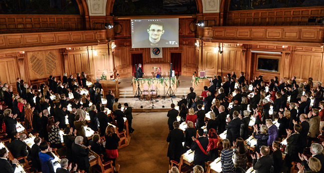 Edward Snowden tackar för priset.