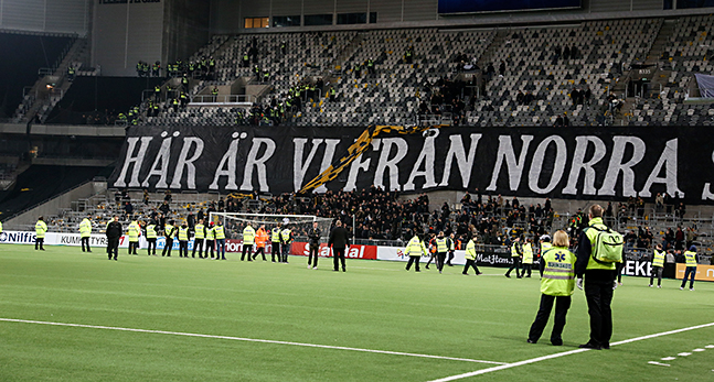supportrar på läktaren efter matchen