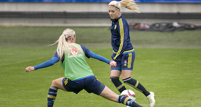 Olivia Schough tränar.