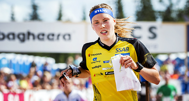 Tove Alexandersson springer i mål.