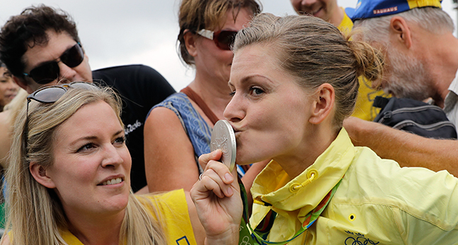 Emma pussar medaljen