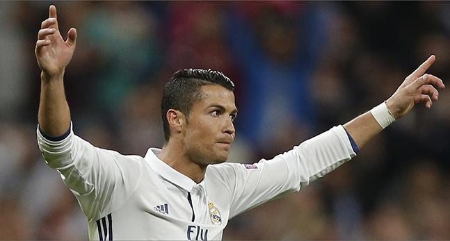 Ronaldo gör en segergest.