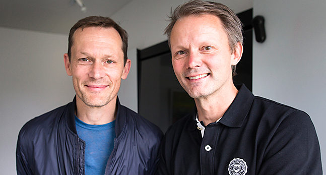 Porträtt på bröderna bredvid varandra