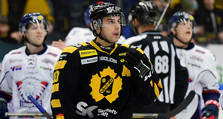 Hockeyspelaren Joakim Lindström.