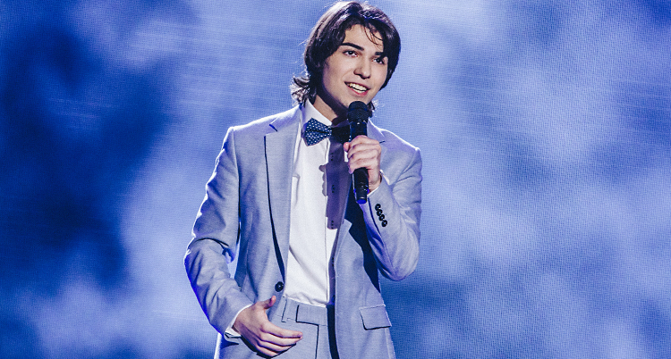 Ibrahim Nasrullayev sjunger.