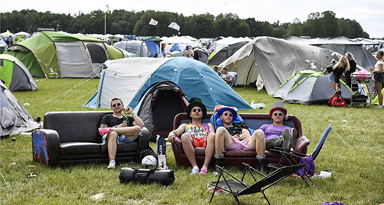 Folk på musikfest