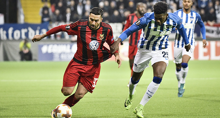 Östersunds Saman Ghoddos med bolle