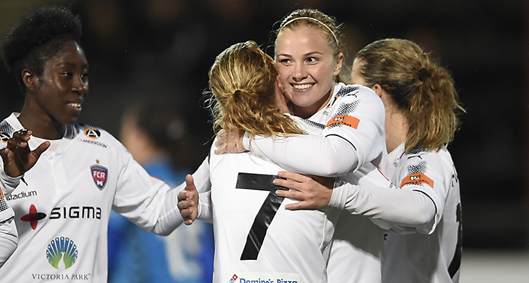 Rosengårds spelare kramas