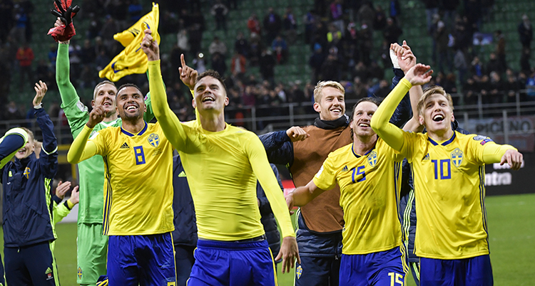 Sveriges spelare jublar