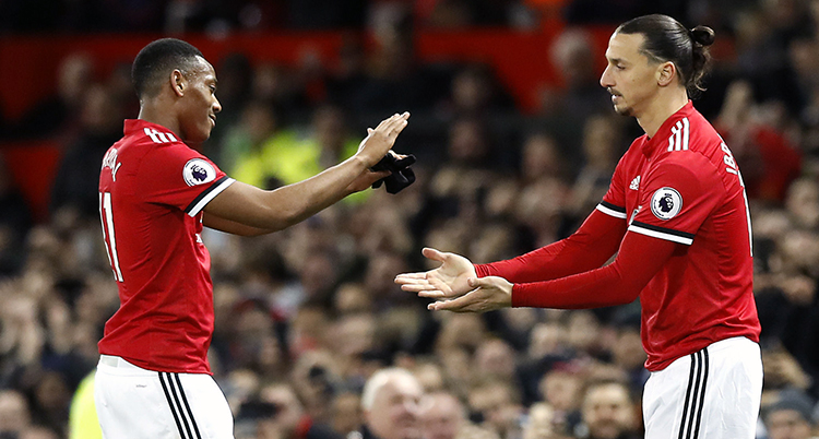 Zlatan på väg in på planen
