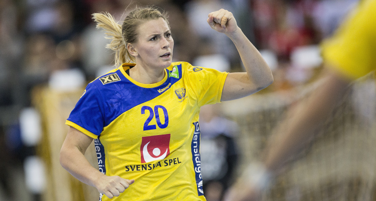 Isabelle Gulldén i blågula kläder.