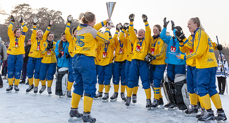 De svenska damerna firar VM-gulde
