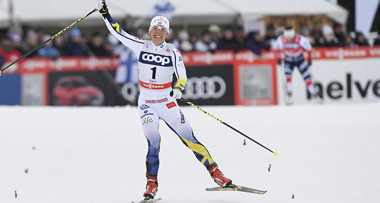 Charlotte Kalla åker skidor