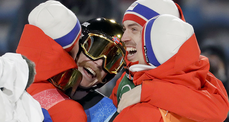 Norska backhoppare firar guld