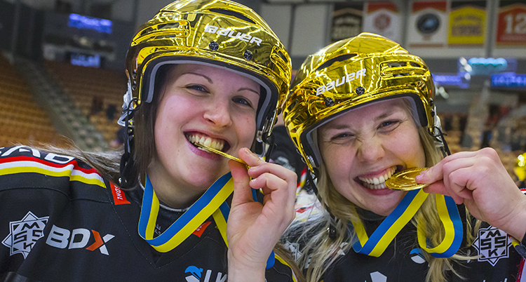 Luleås spelare firar SM-guldet