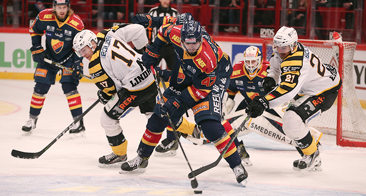 Kamp om pucken i matchen i semifinalen