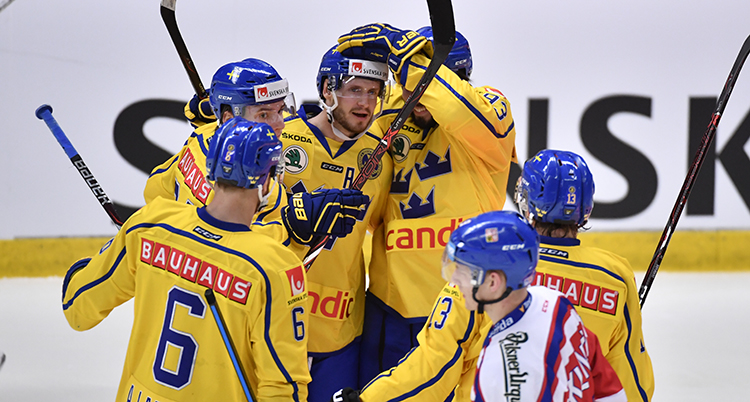 Spelarna firar ett mål
