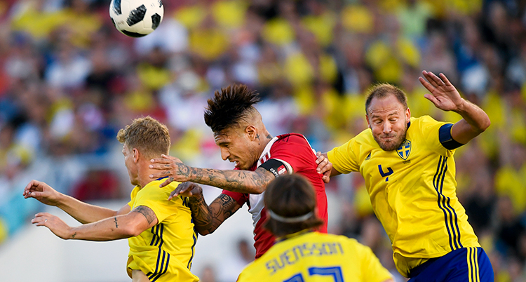 Hård kamp om bollen