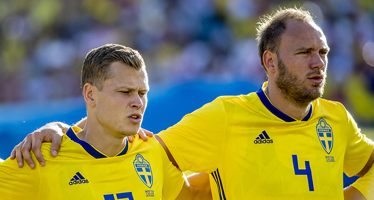 Fotbollsspelarna Victor Claesson och Andreas Granqvist.