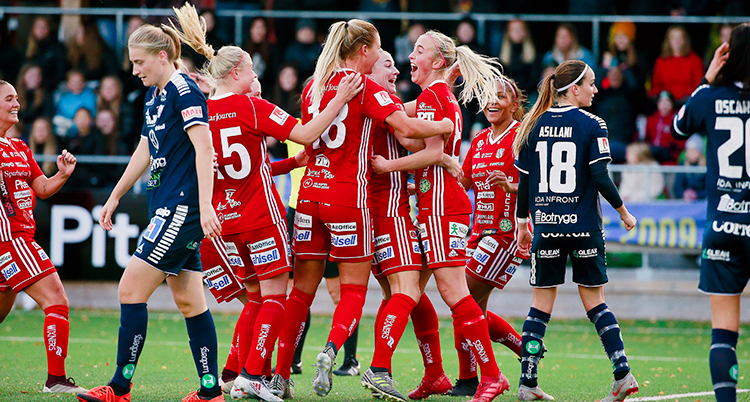 Piteås damer jublar över mål