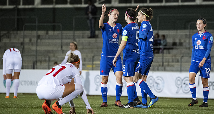 Prags spelare klappar om varandra