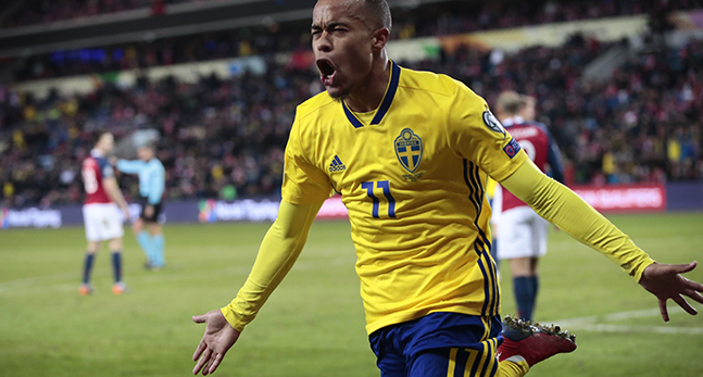 Robin Quaison jublar efter mål