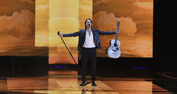 Victor Crone på scenen.
