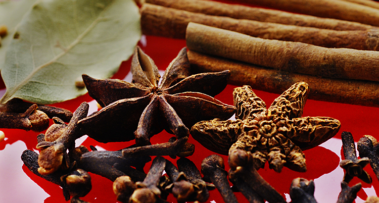 Kanel, stjärnanis och kryddnejlika.