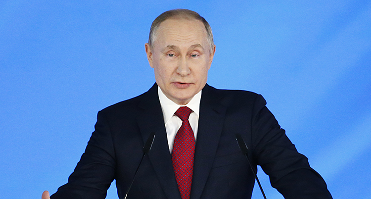 Vladimir Putin i kostym och röd slips.