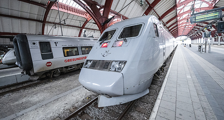 Ett tåg står på stationen i Malmö