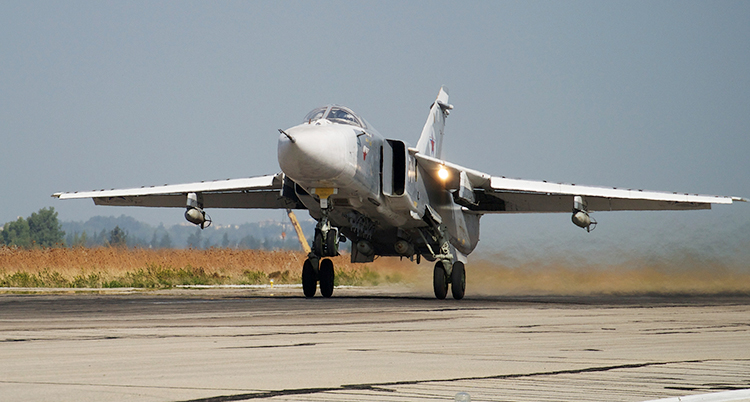 Ett ryskt stridsflygplan i Syrien lyfter.