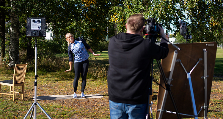 Sofia Åhman tränar och blir filmad.