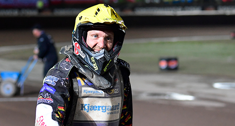 Fredrik Lindgren i hjälm.