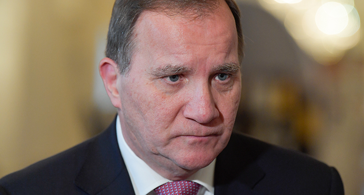 Stefan Löfven med en sammanbiten min.