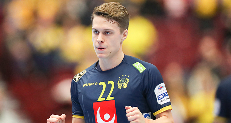 En närbild på en spelare som knyter nävarna. Foto: TT