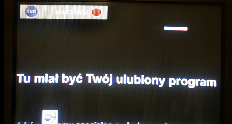 text på en svart ruta i tv:n.