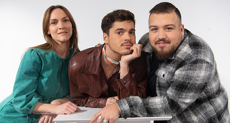 En bild på Brita Zackari, Oscar Zia och Anis Don Demina. De tittar in i kameran.