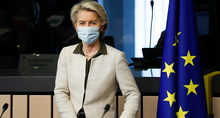 Ursula von der Leyen med munskydd.