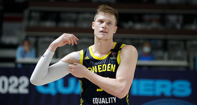 Jonas Jerebko spelar basket för Sverige.