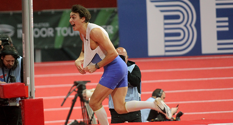 Stavhopparen Armand Duplantis jublar.
