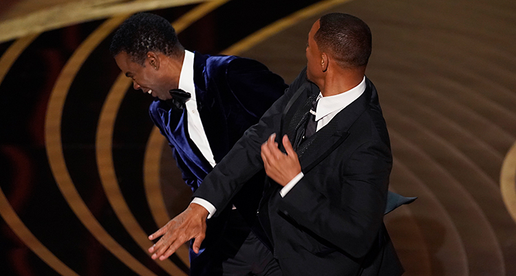Will Smith har precis slagit till Chris Rock.