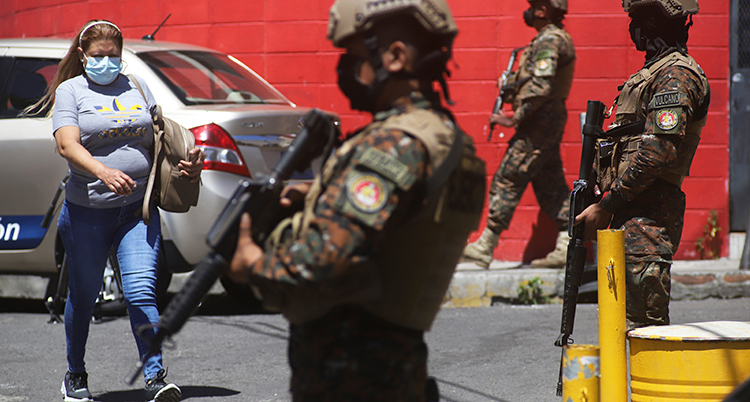 Soldater i landet El Salvador.