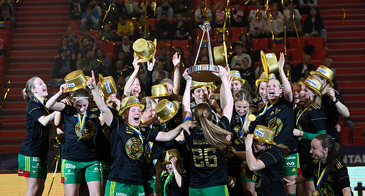 Innebandylaget Thorengruppen firar att de vunnit SM-guld.