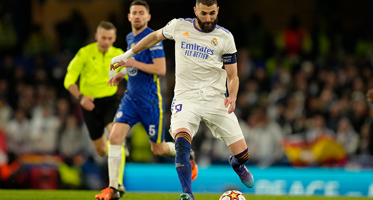 Karim Benzema spelar fotboll för klubben Real Madrid.