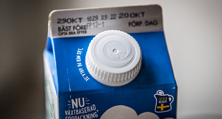 Toppen på en tetra med mjöl där det står datum.