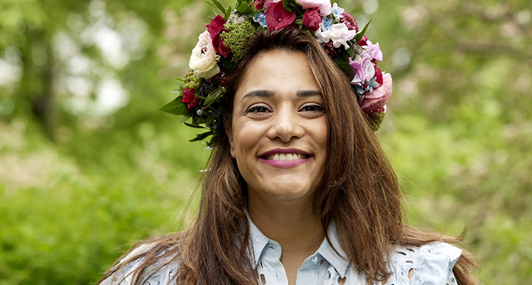 Farah Abadi ler in i kameran.