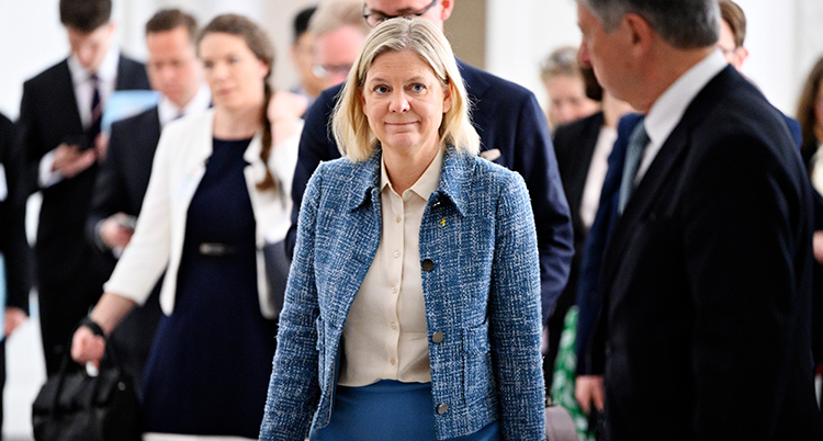 Magdalena Andersson ler.