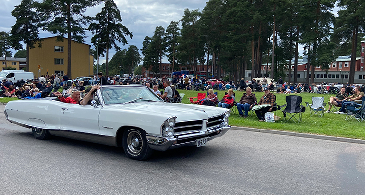 Äldre amerikansk bil.