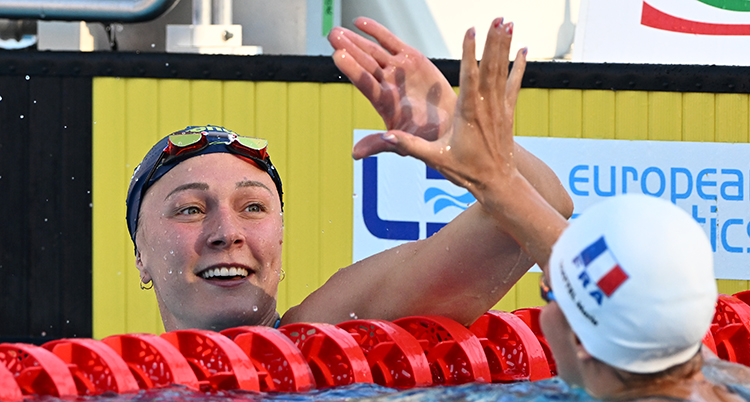 Sarah Sjöström i en bassäng.