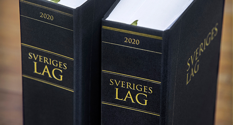 Två lagböcker.